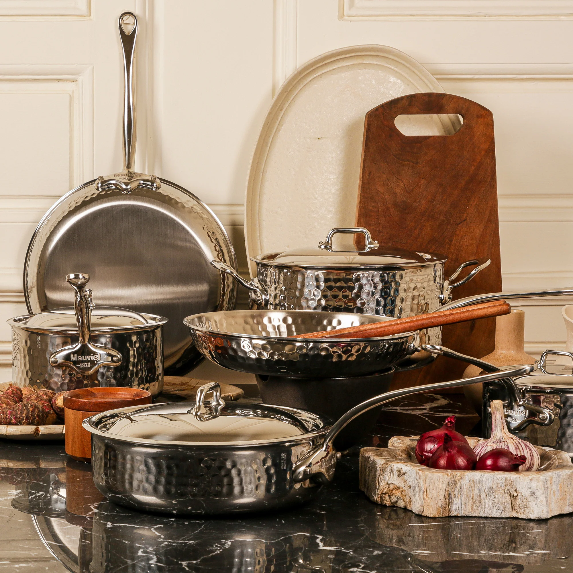 Mauviel M'ELITE Hammered 5-Ply 5-Piece Cookware Set With Cast Stainless Steel Handles And Curved Lid - Image 3